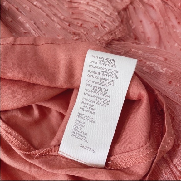 Beautiful, never worn - Picture 4 of 6